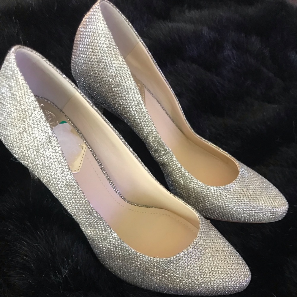 VinceCamuto sparkly pumps!